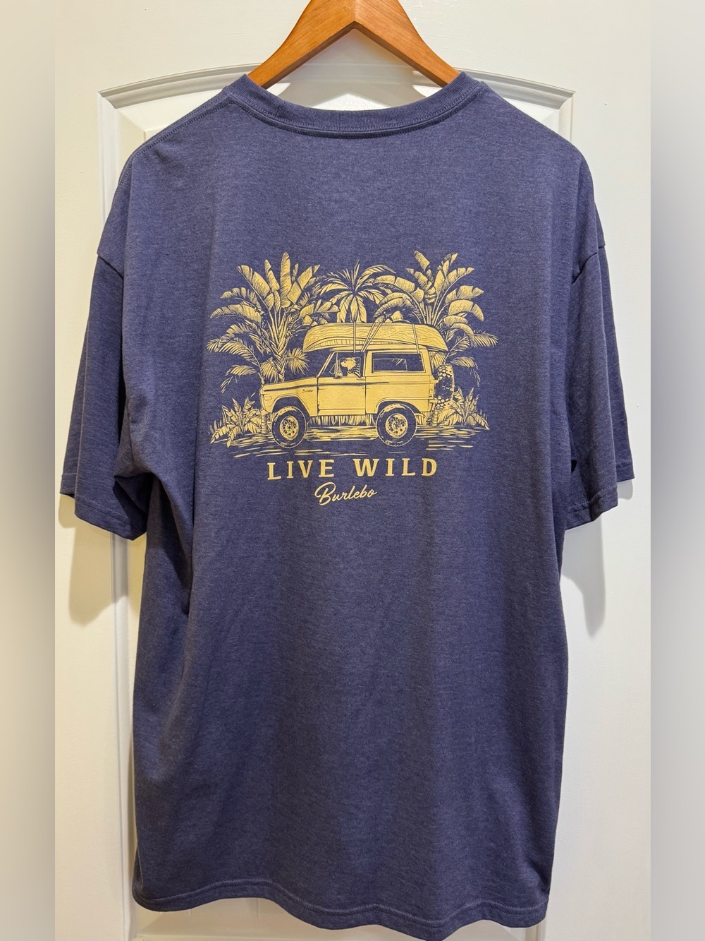 Burlebo “Live Wild” Dog in Jeep Short Sleeve Tee Mens XL Blue **LIKE NEW**